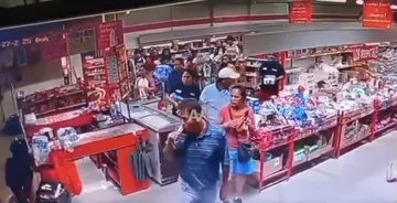 [VIDEO] Empleados de una tienda en Ecatepec fueron brutalmente golpeados por farderos