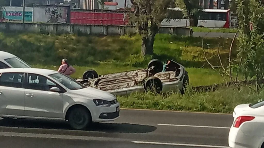 Accidente y rodada vuelven lenta la circulación en la entrada a Lerma