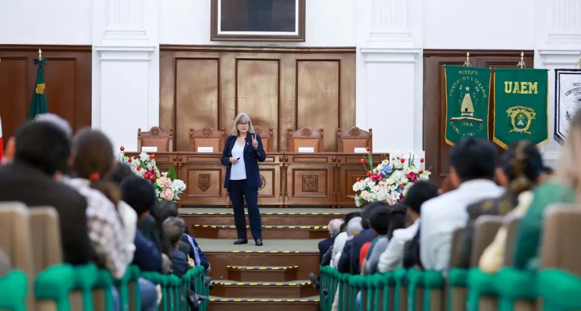 UAEMéx: Donna Strickland, Premio Nobel en Física imparte clase magistral