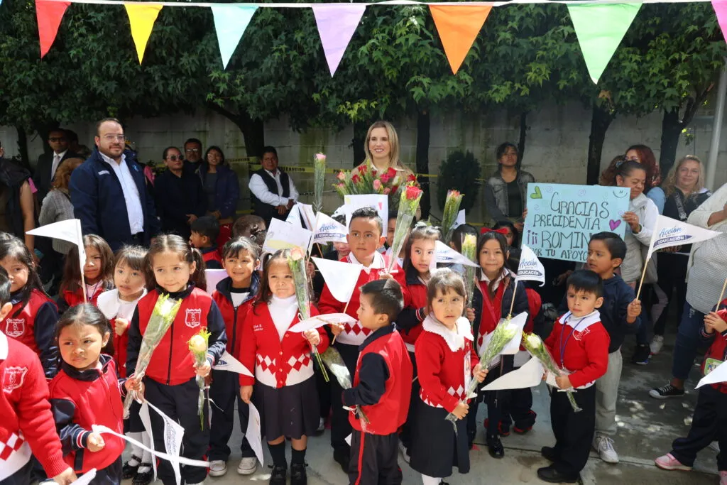 Renueva Huixquilucan salones de clases y patio en Jardín de niños de San Fernando