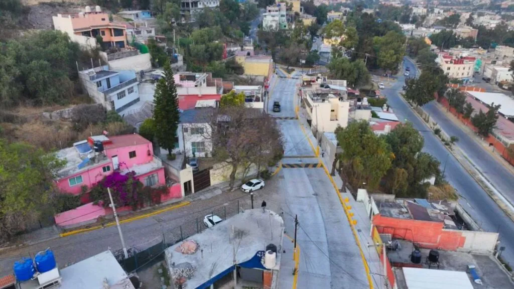 Azucena Cisneros tapa los hoyos que dejó Vilchis: Colonos
