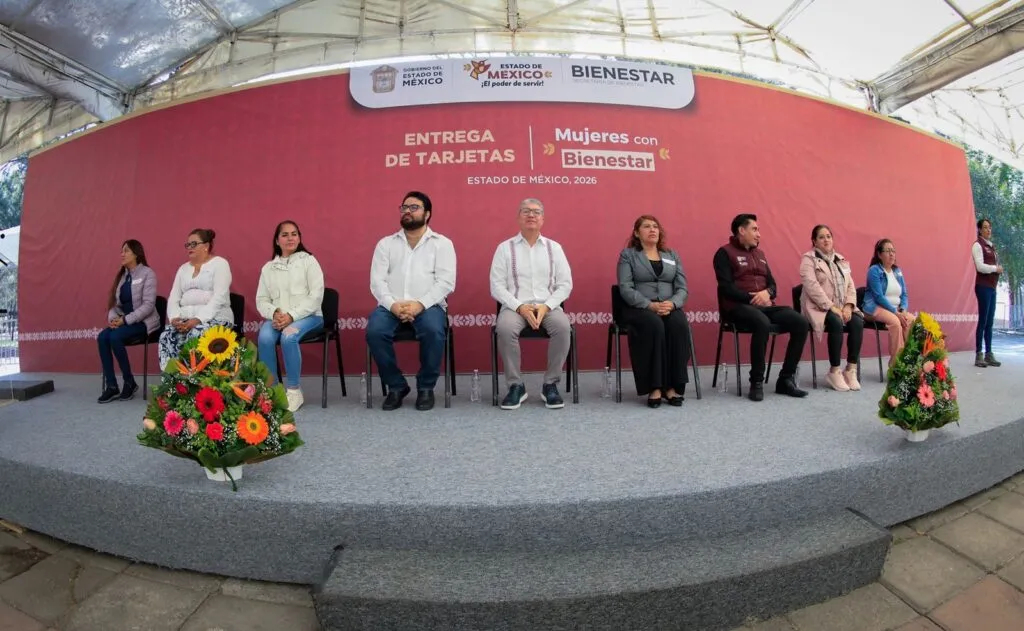 Isaac Montoya y Secretaría de Bienestar entregan 3 mil tarjetas de “Mujeres con Bienestar” en Naucalpan
