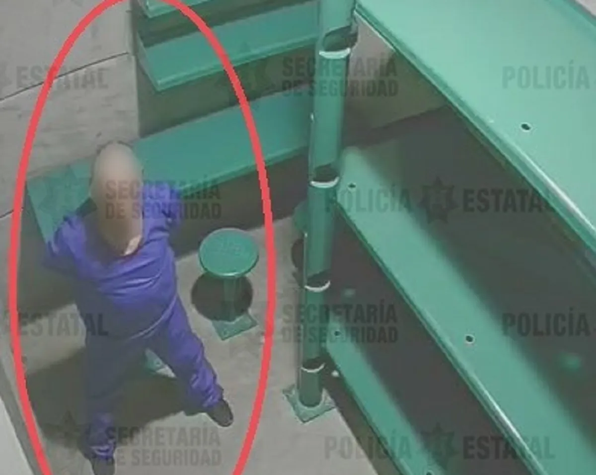 El presunto multifeminicida en su celda ubicada en el penal de Tenango del Valle