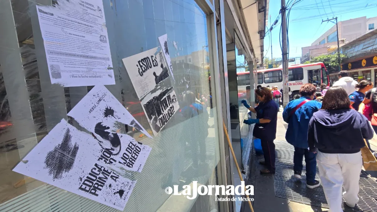 Toluca despierta tapizado con propaganda de Enjambre Estudiantil Unificado