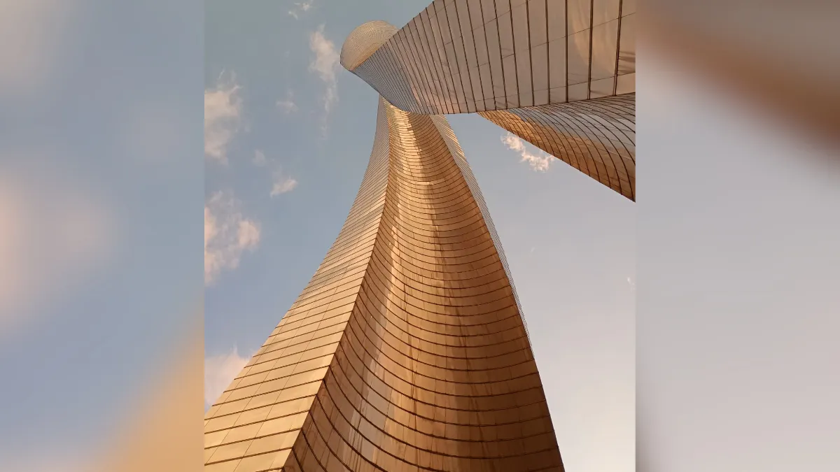 Iluminan Torres Bicentenario para conmemorar Día Mundial de la Lucha Contra el Cáncer Infantil