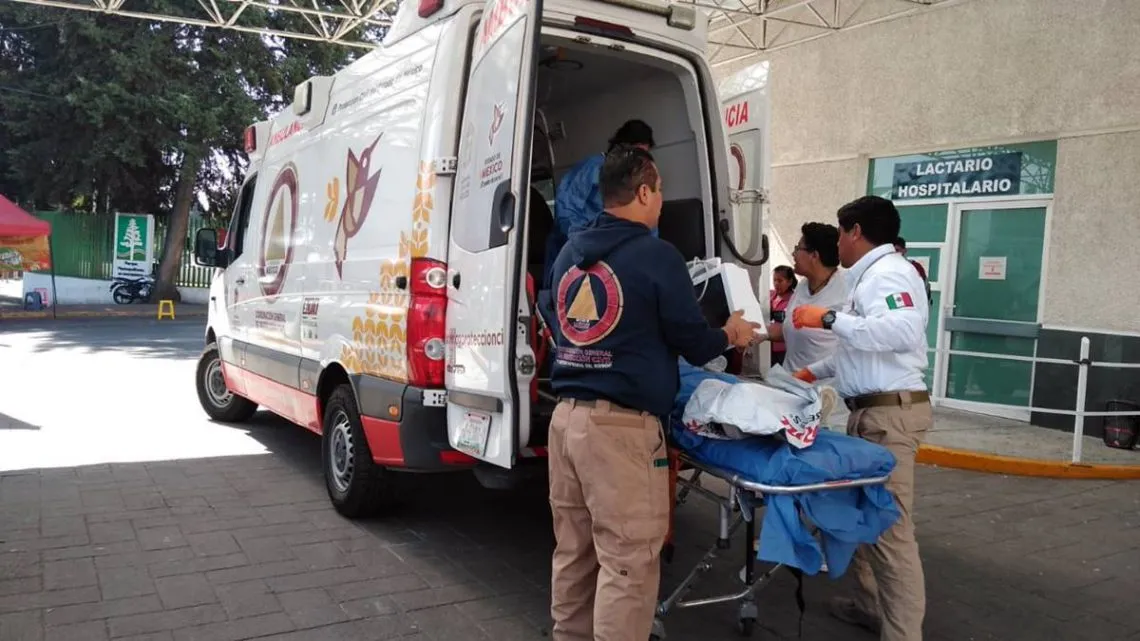 Toluca: Joven da a luz a bordo de un taxi, lograron reanimar al bebé