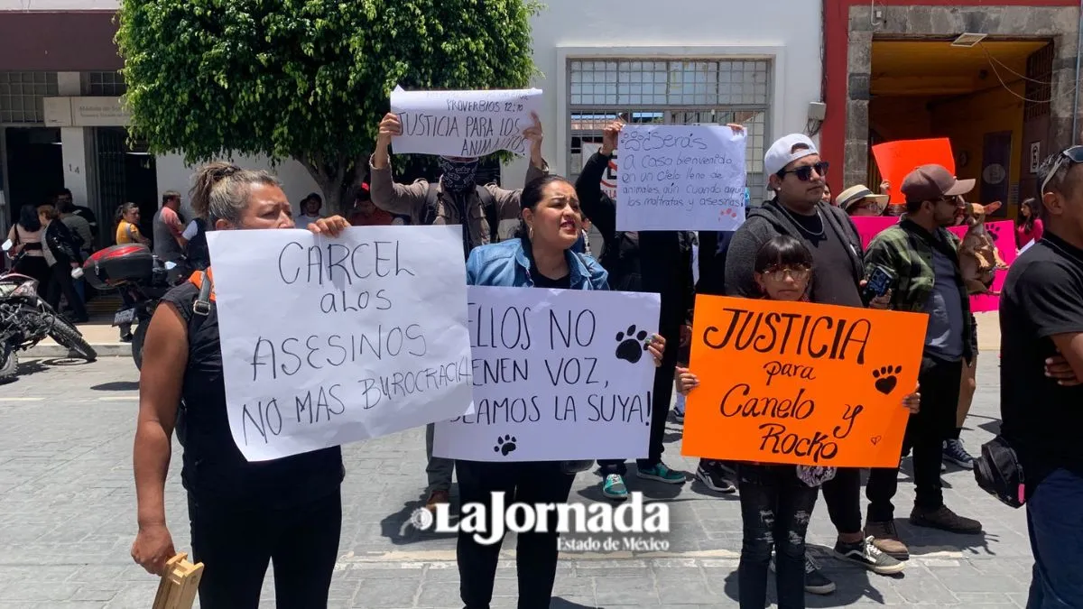 Animalistas protestan en Texcoco por asesinato de perritos Canelo y Rocko