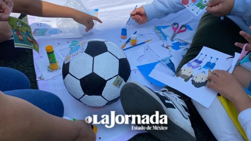 Niños con capacidades diferentes crean “Balón de la Paz” en Neza