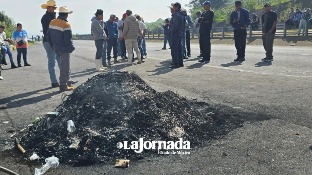Carretera Toluca-Tenango permanece cerrada y afecta conexión con Ixtapan de la Sal