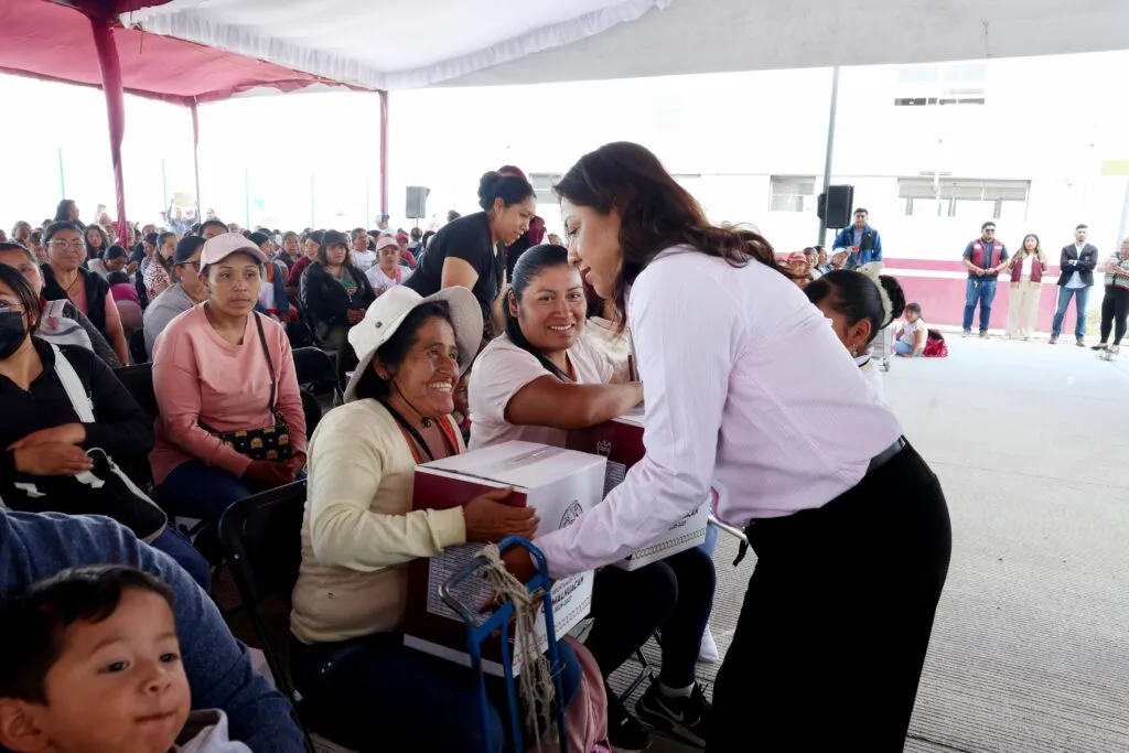 Xóchitl Flores entrega más de 1,300 canastas alimentarias en los Ejidos de Santa María