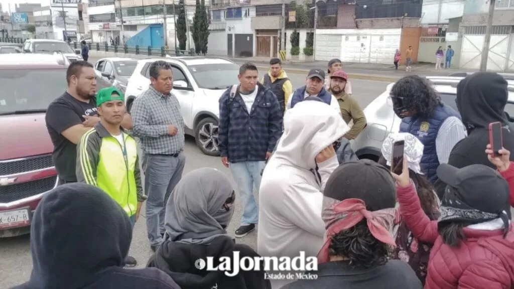 UAEMéx: Bloquean calles para exigir destitución de directora de Geografía