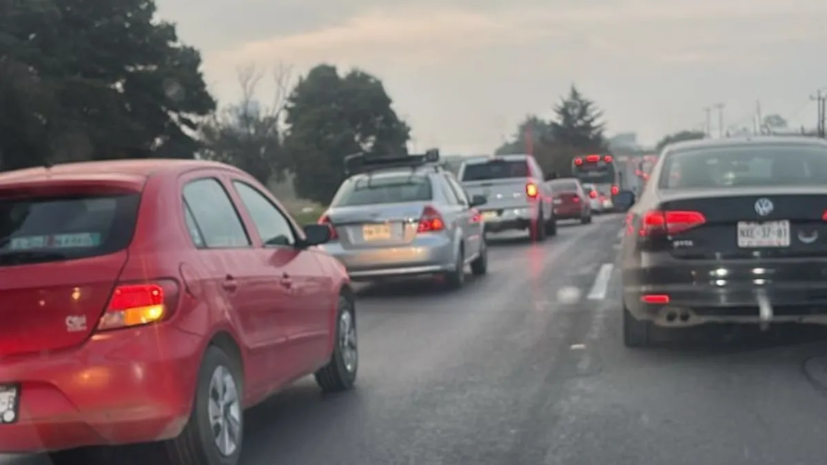 Tráfico pesado en El Dorado con dirección a Toluca por accidente