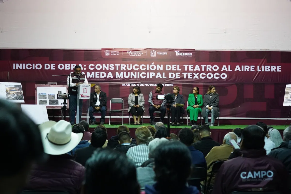 La gobernadora Delfina Gómez Álvarez dio el banderazo de inicio de obra de teatro al aire libre de Texcoco