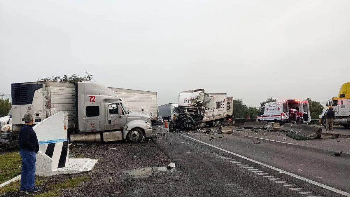 Reportan fuerte accidente en el Circuito Exterior Mexiquense