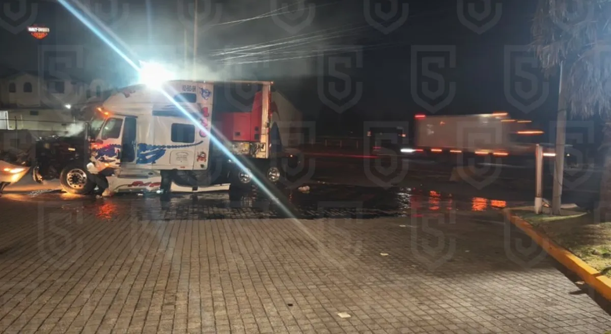 Atienden servicios de emergencia accidente vial en la México-Toluca, en Ocoyoacac