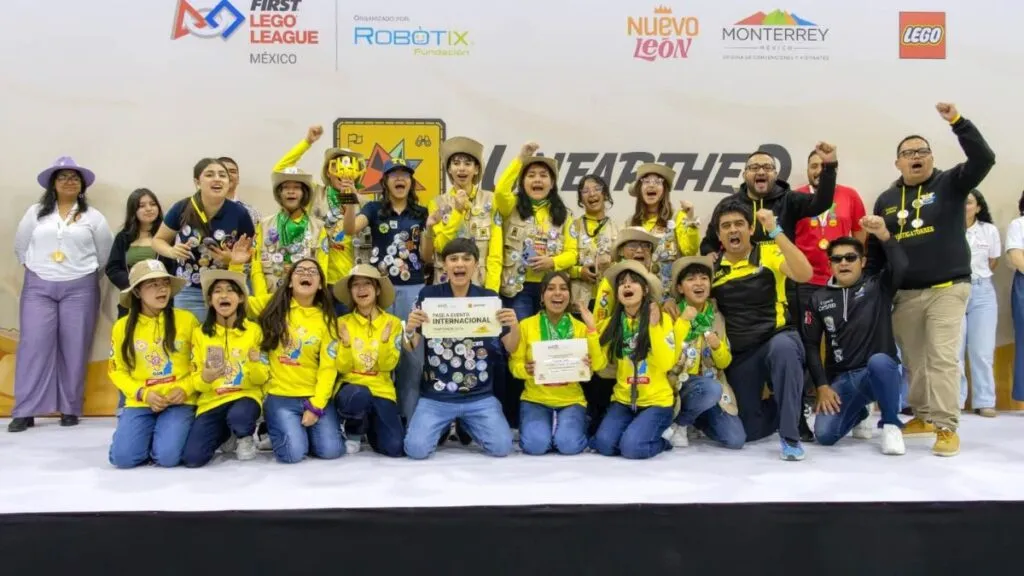 Alumnos de Zumpango competirán en Australia con robot diseñado para explorar Teotihuacán