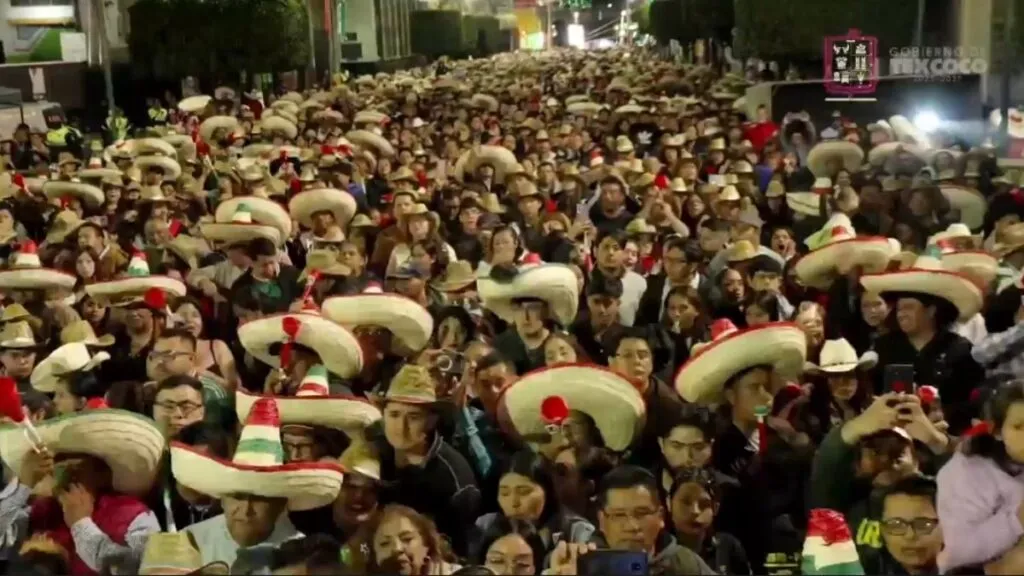 Como uno solo, el pueblo de Texcoco gritó: ¡Viva México!, ¡Viva Texcoco! en el CCXVI aniversario de la Independencia de México