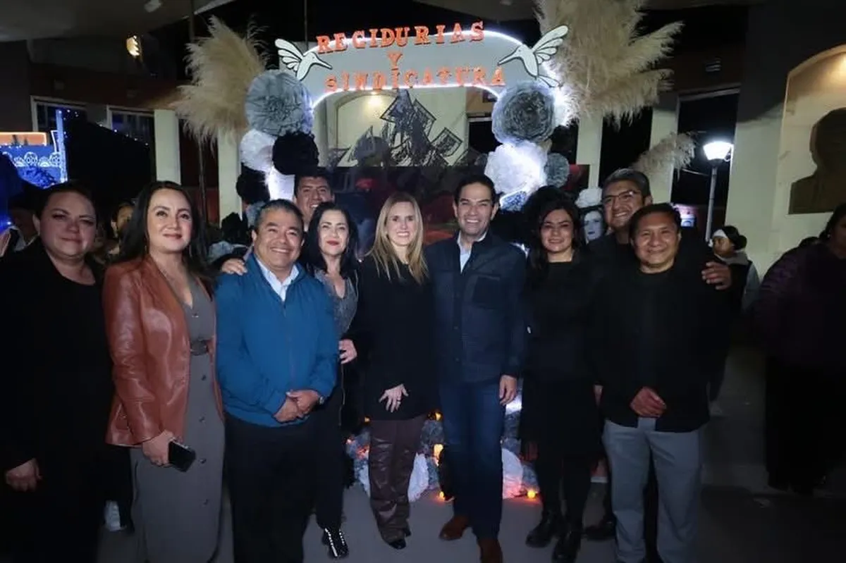 Conserva Huixquilucan tradiciones con exhibición de ofrendas de Día de Muertos