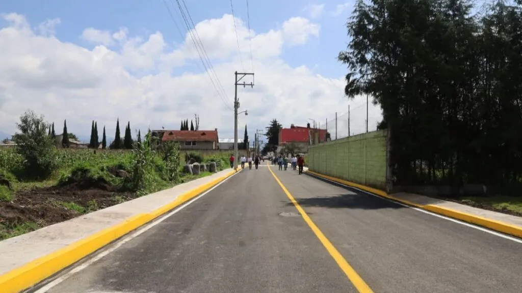 Gobierno de San Mateo Atenco entrega importante obra vial en el barrio de San Isidro