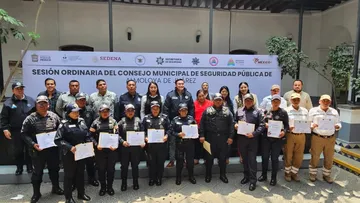 Reconocen a policías y elementos de Protección Civil de Almoloya de Juárez