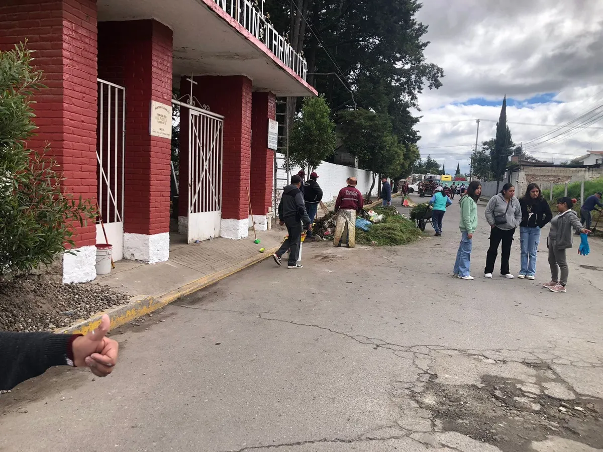 Toluca alista panteones para el “Día de Muertos”