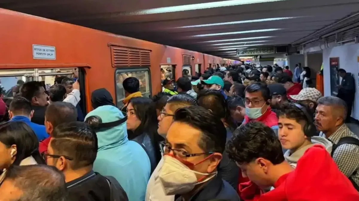 La línea A del Metro deja varados a miles de usuarios de Edomex