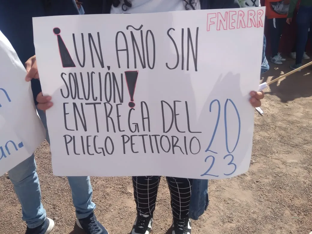 Estudiantes de Chimalhuacán se manifiestan por necesidades en más de 200 escuelas