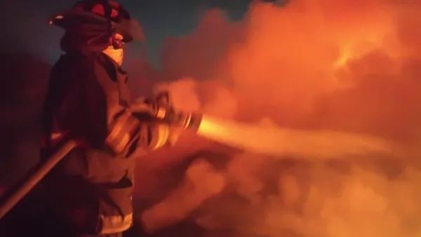 Bomberos de Toluca sofocan incendio en Arboledas, Capultitlán