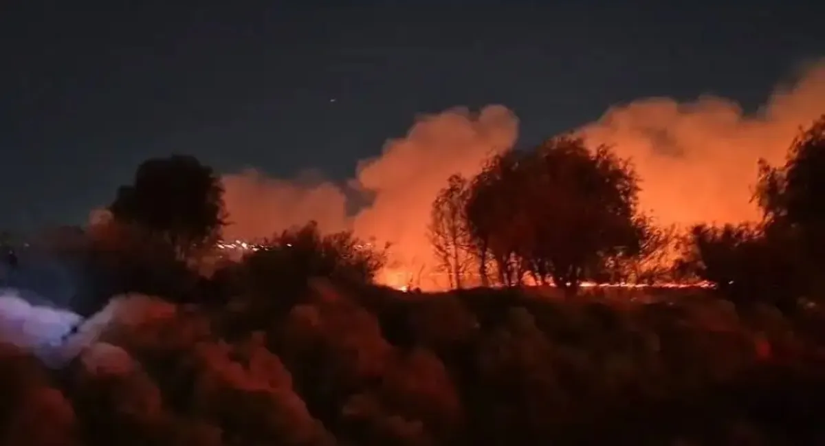 Por cuarto día consecutivo, siguen las fumarolas en el humedal. Foto: La Jornada