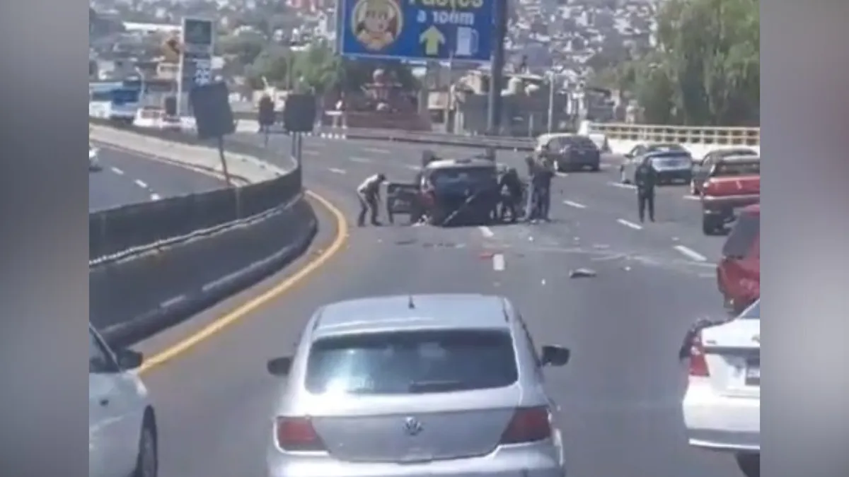 Video: Volcadura en la Autopista México-Pachuca causa tráfico