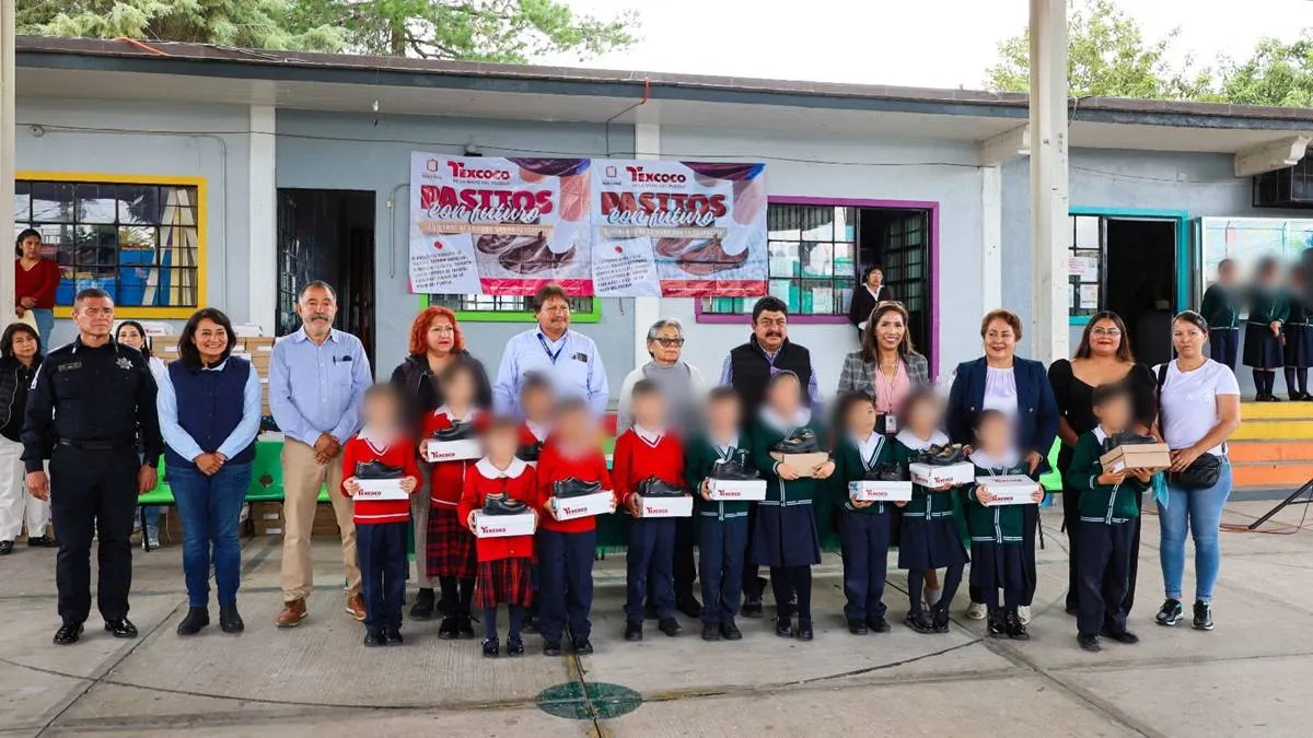 Texcoco entrega 28 mil pares de zapatos a estudiantes de escuelas primarias públicas