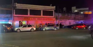 Según testigos, la pelea fue ocasionada por celos, lo que llevó a que el hombre sacara un arma de fuego y disparara contra la joven.