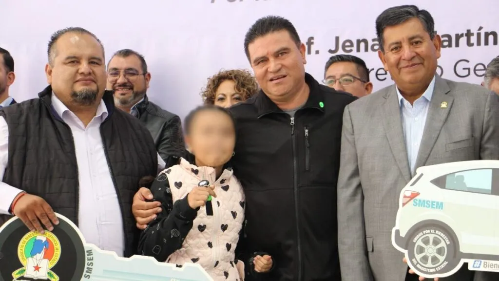 SMSEM entrega 125 automóviles a maestros ganadores de los festejos del Día del Maestro 2025