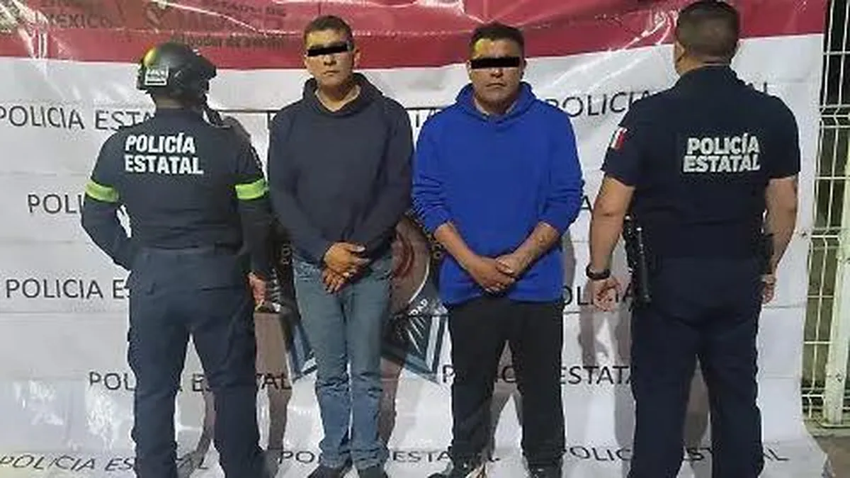 Detienen a dos hombres con presunta droga en la colonia El Seminario, Toluca