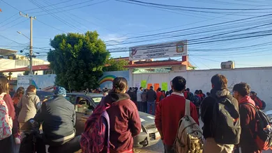 Protesta en Coacalco por presuntas irregularidades y acoso dentro de secundaria.