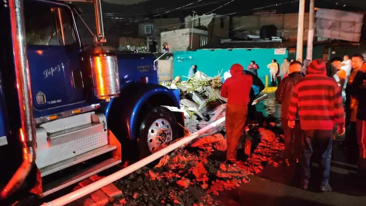 Tlalnepantla sufrió deslaves en 60 casas con el desborde de la zanja Madre