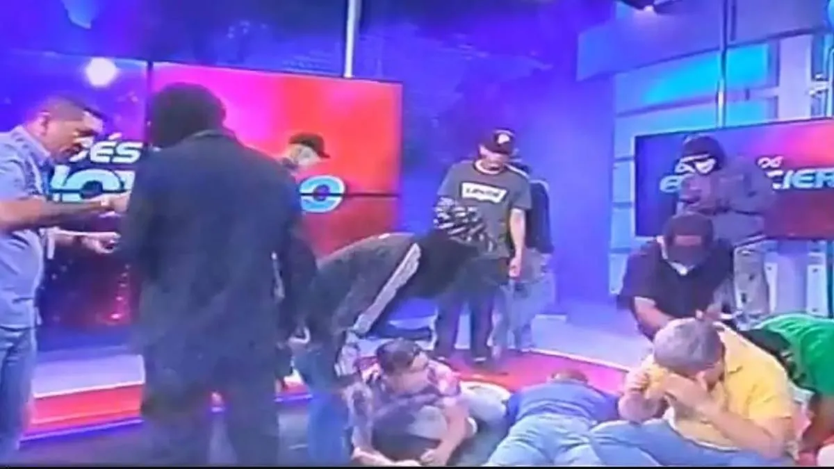 Ecuador: Encapuchados irrumpen en canal de tv en vivo