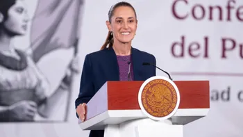 Claudia Sheinbaum durante su conferencia de prensa en Palacio Nacional, donde habló sobre el récord en IED de México.