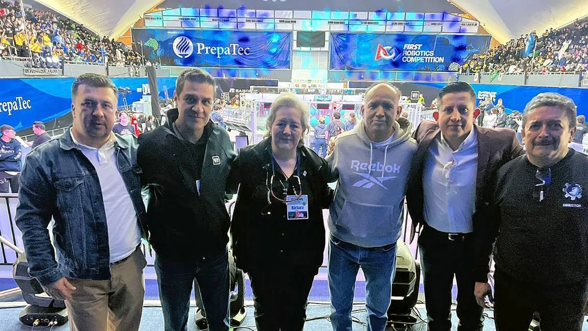 Jóvenes mexiquenses representan al estado en torneos de robótica