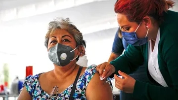 aplicación de refuerzo para adultos mayores en Edomex