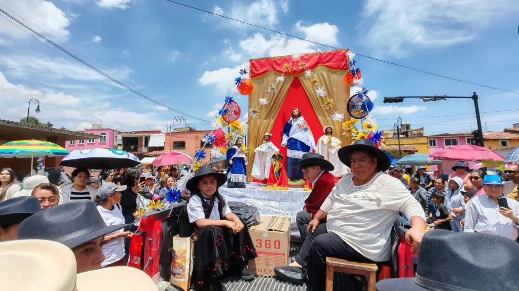 Conmemoran en Metepec el Paseo de San Isidro Labrador; participan más de 800 contingentes