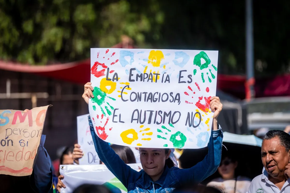 Marchan por la inclusión y el autismo en Coacalco