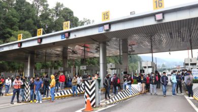 Toman autopista México-Toluca aulumnos de Tenería