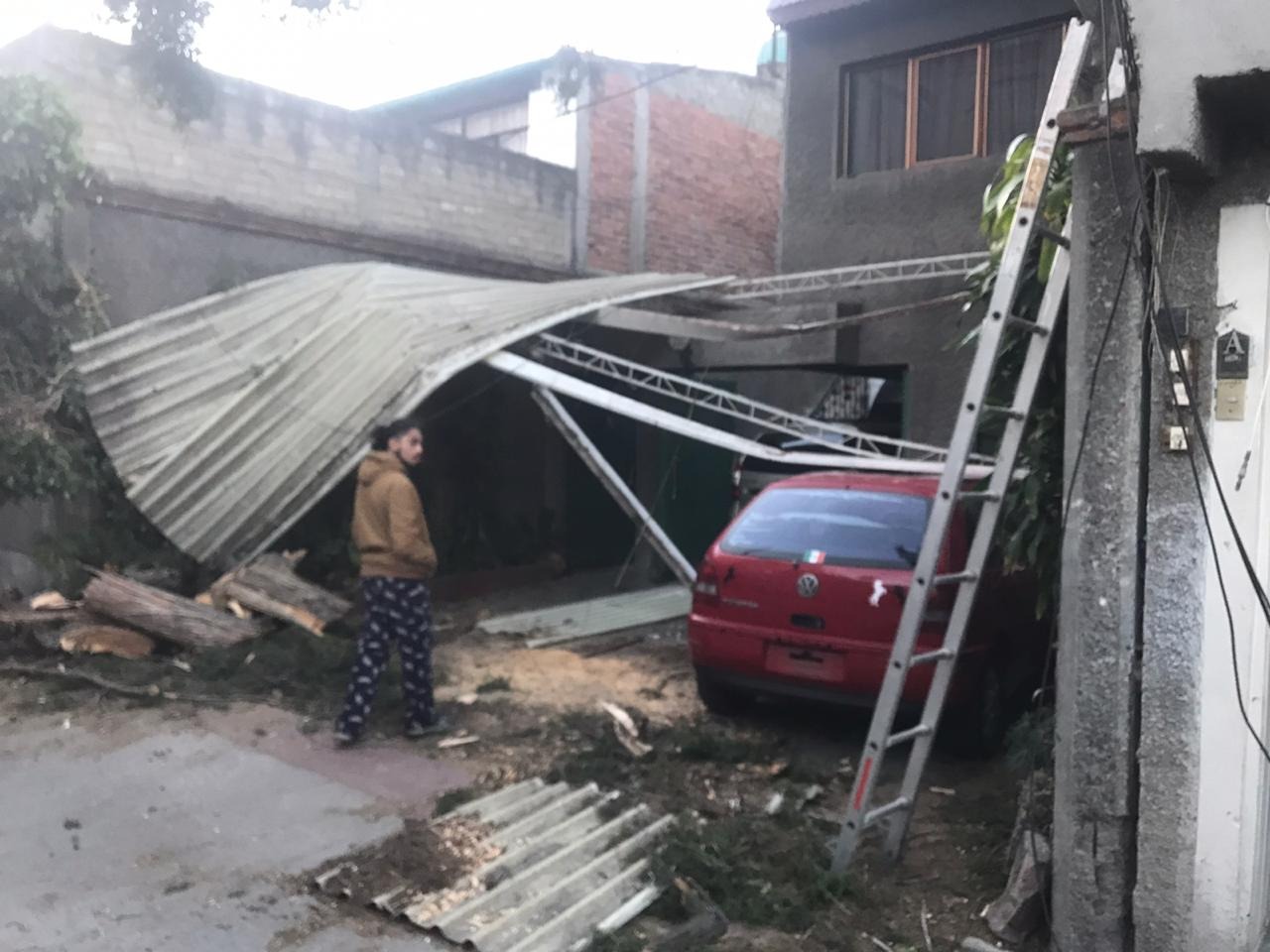 Fuertes rachas de viento sorprenden a chilangos en el último día del 2020