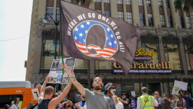 Una protesta del movimiento QAnon en Los Ángeles (California), en agosto pasado.KYLE GRILLOT / AFP