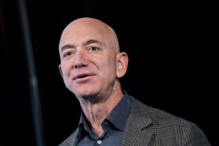 Jeff Bezos, fundador y actual CEO de Amazon que dejará el cargo en el tercer trimestre del año (Andrew Harrer/Bloomberg)