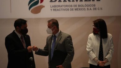 El director de Birmex, Pedro Zenteno, el director del IPN, Arturo Reyes Sandoval; y la directora general de Conacyt, María Elena Álvarez Buylla, durante la ceremonia por el 22 aniversario de Birmex, en la Ciudad de México, el 12 de marzo de 2021. Foto José Antonio López