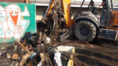 La corriente arrastró la basura que encontró a su paso y saturó rejillas del colector plásticos y el arenero San Carlos