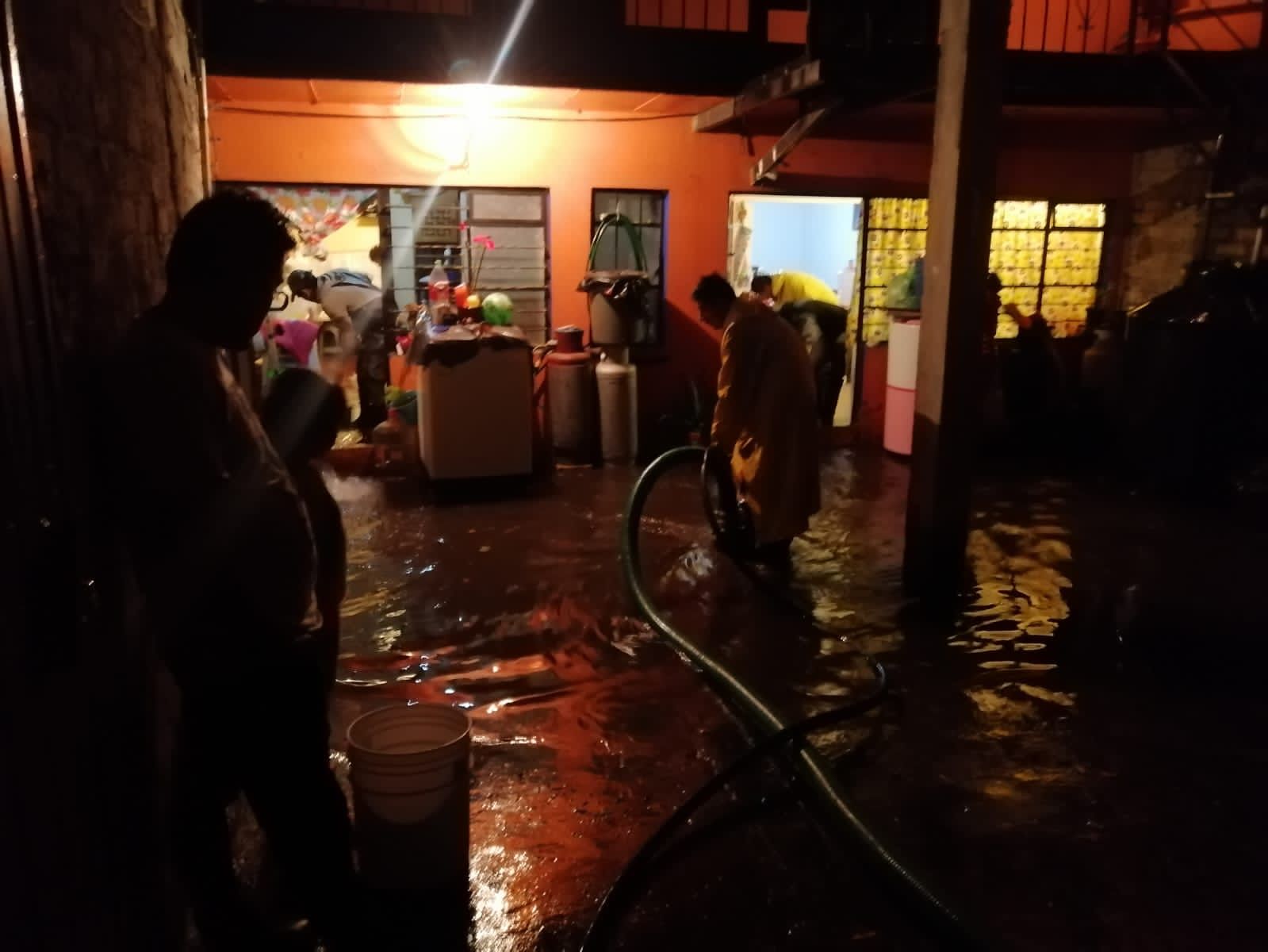 Ante cualquier contingencia, está a disposición de los atizapenses los números de emergencias 5511 062163 y 5553 667193