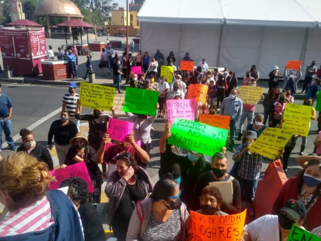 Los vecinos cerraron vialidades como Mario Colin y Riva Palacio en el Centro de Tlalnepantla